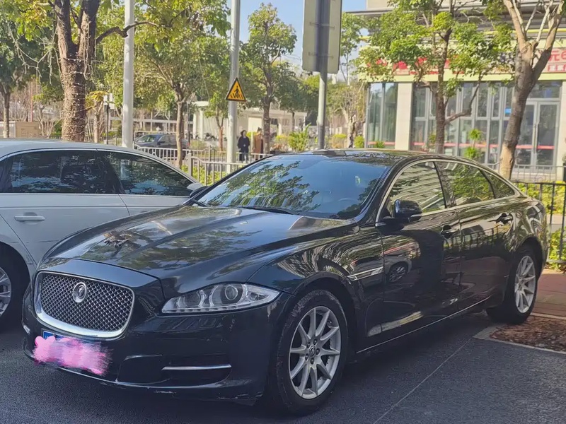 Jaguar XJ