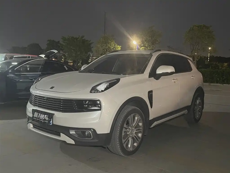 Lynk & Co 01