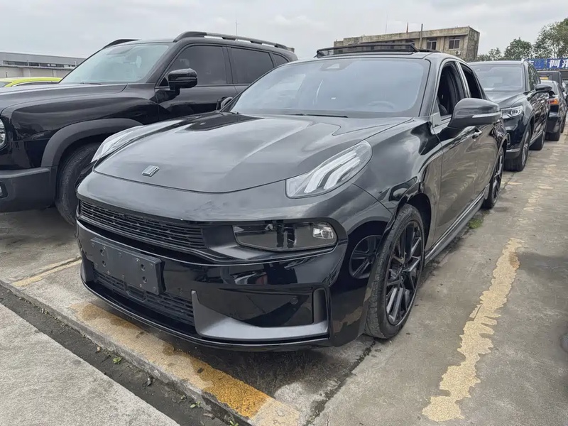 Lynk & Co 03