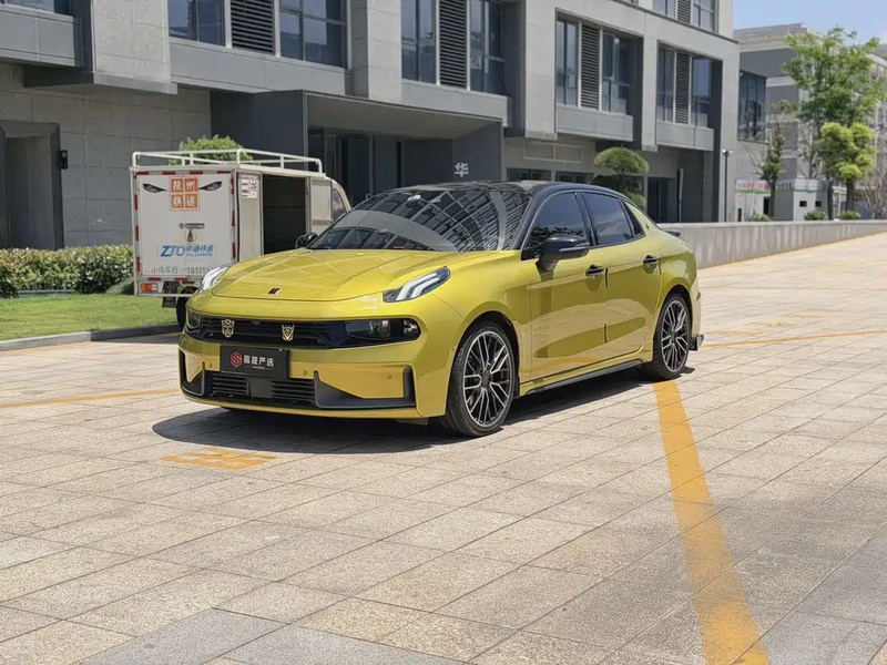 Lynk & Co 03