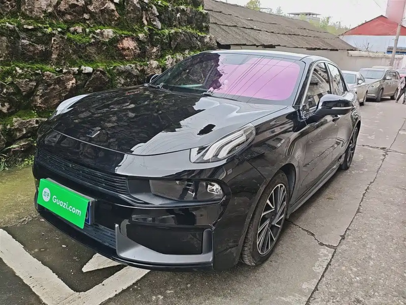 Lynk & Co 03