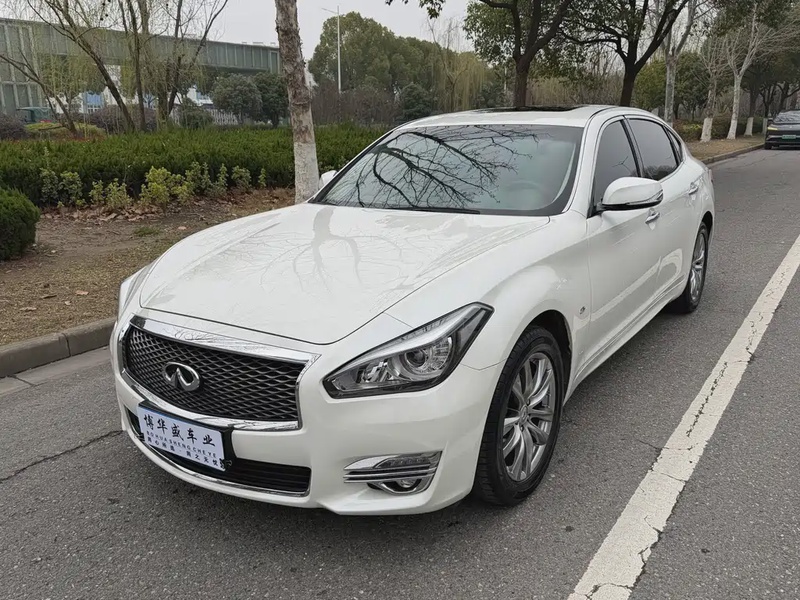 Infiniti Q70
