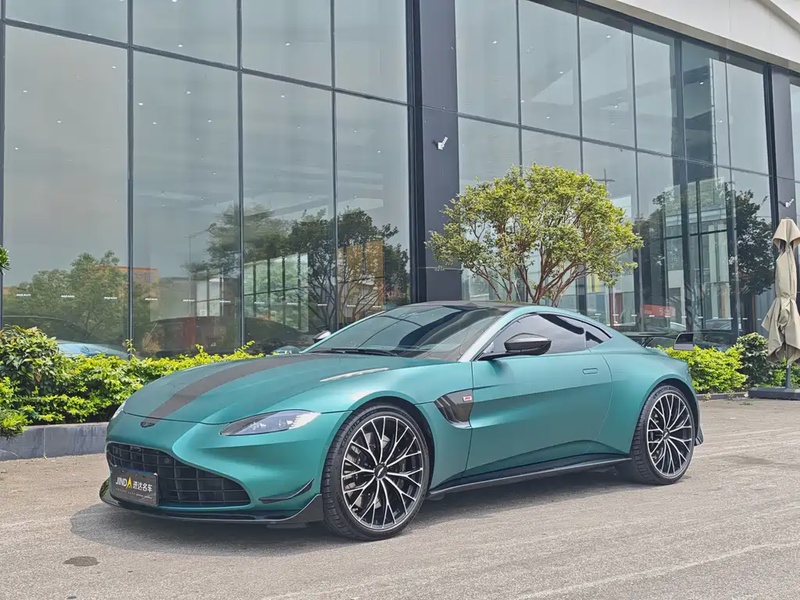 Aston Martin Vantage