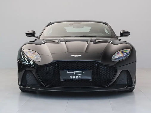 Aston Martin DBS 2023