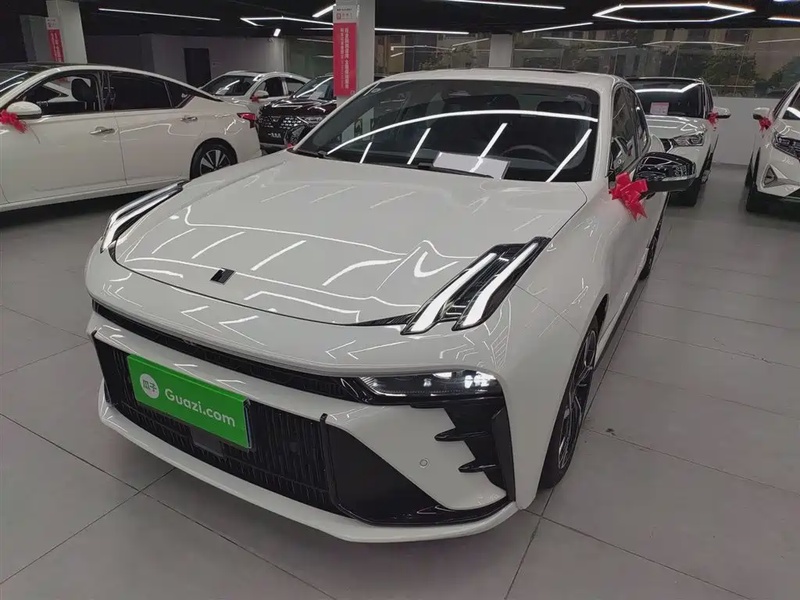 Lynk & Co 03