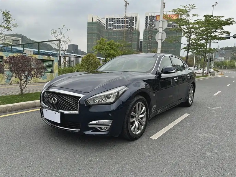 Infiniti Q70