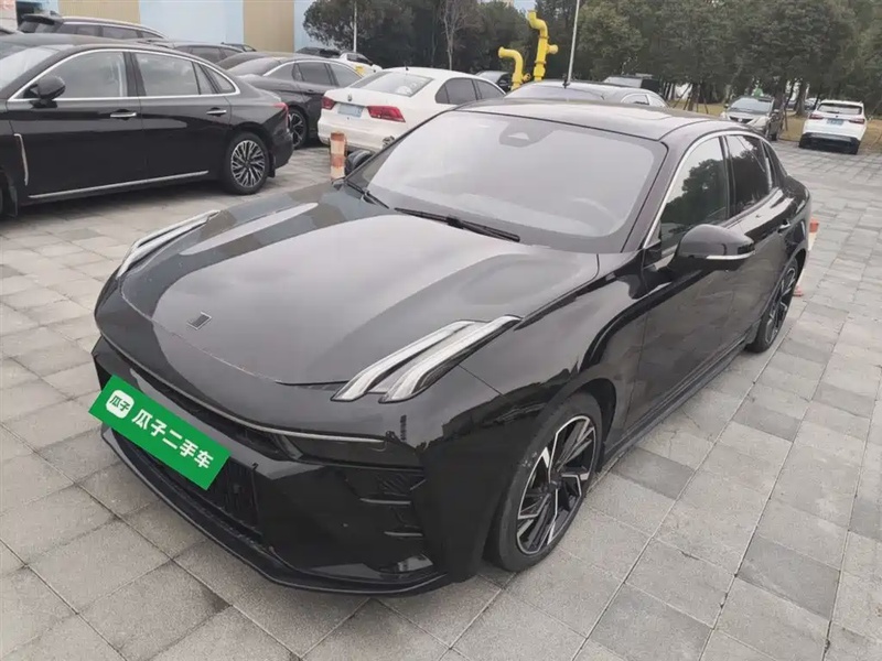 Lynk & Co 03