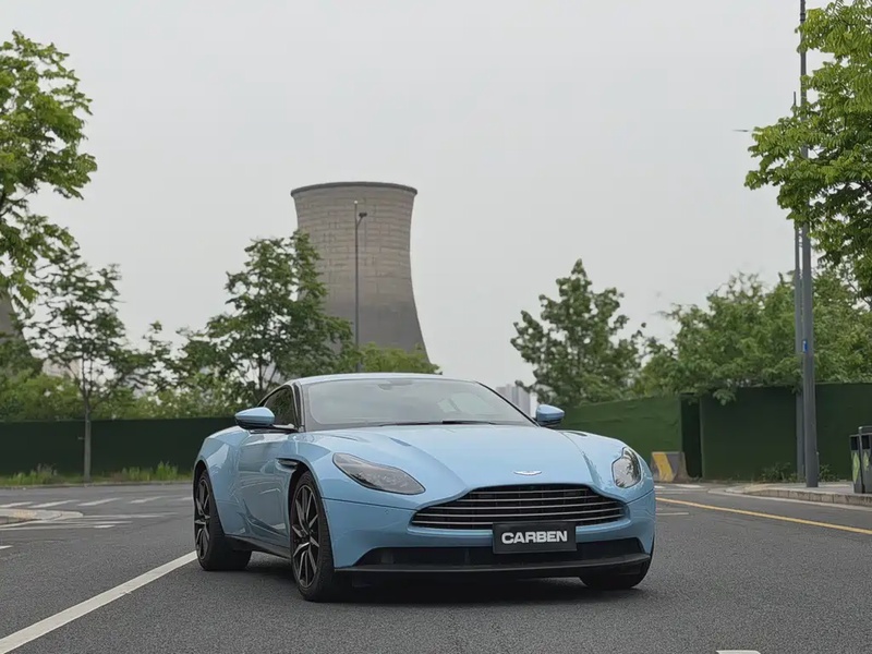 Aston Martin DB11
