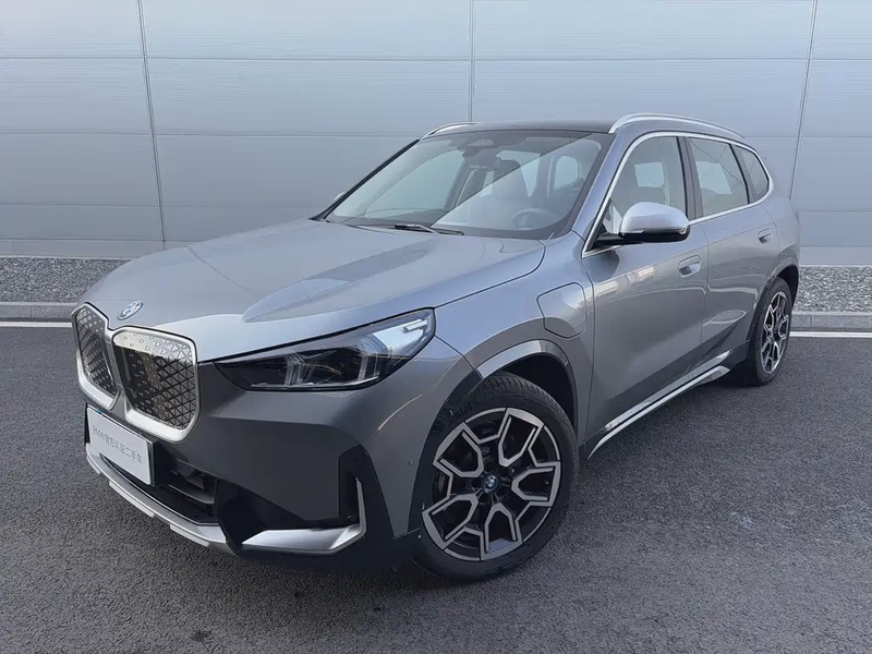 BMW iX1