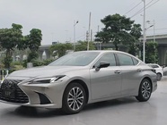 Lexus ES 2025