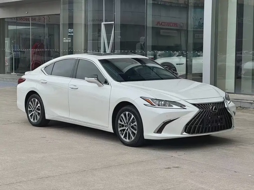 Lexus ES 2024