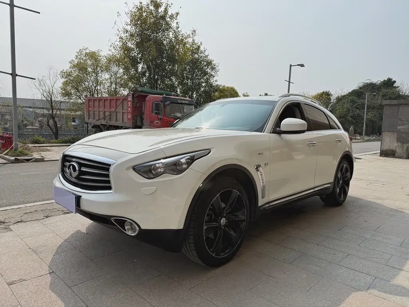 Infiniti QX70