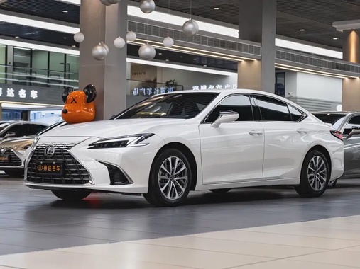 Lexus ES 2025