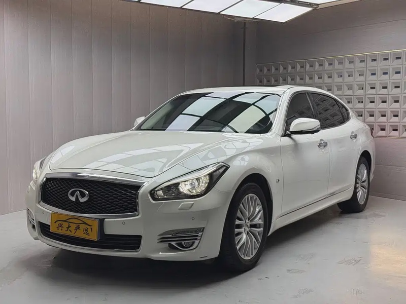 Infiniti Q70