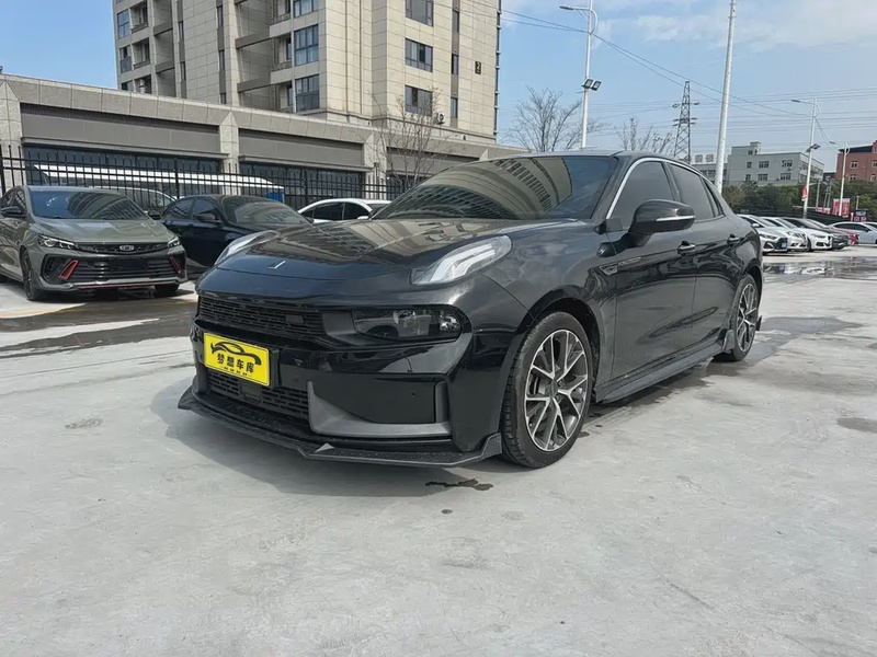 Lynk & Co 03