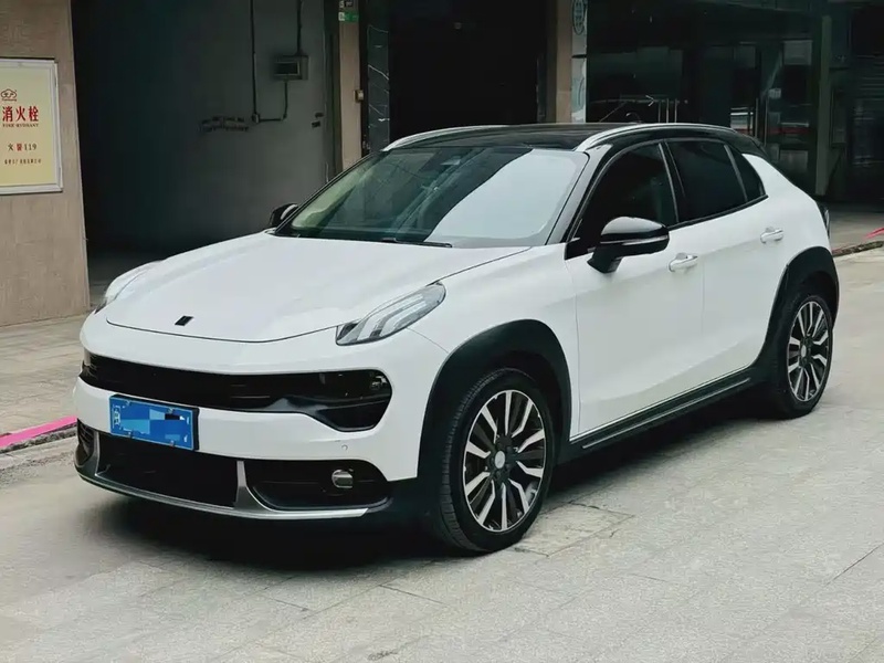 Lynk & Co 02