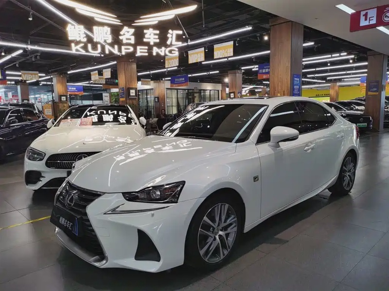 Lexus IS