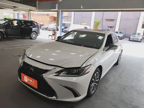 Lexus ES 2022