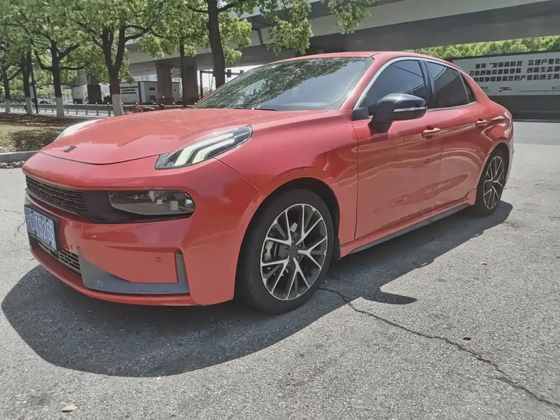 Lynk & Co 03