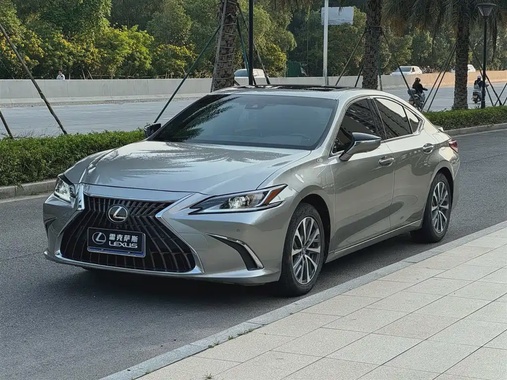 Lexus ES 2020