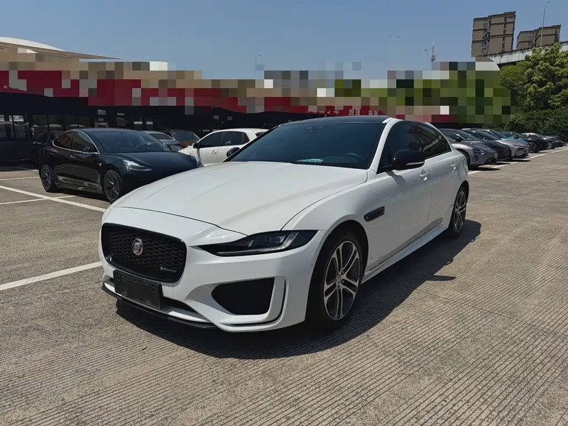 Jaguar XE