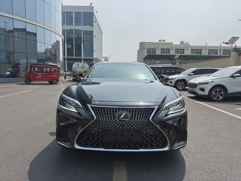 Lexus LS