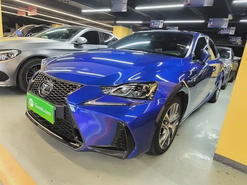 Lexus IS