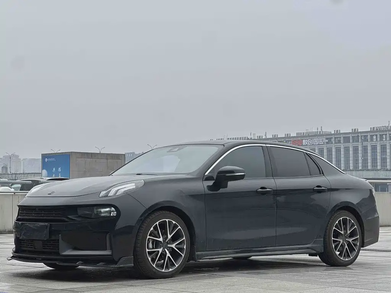 Lynk & Co 03