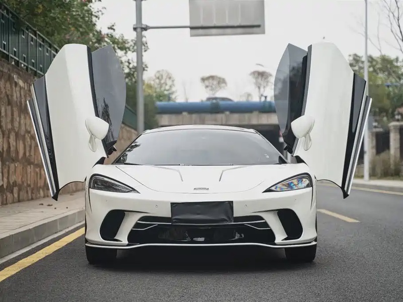 McLaren GT
