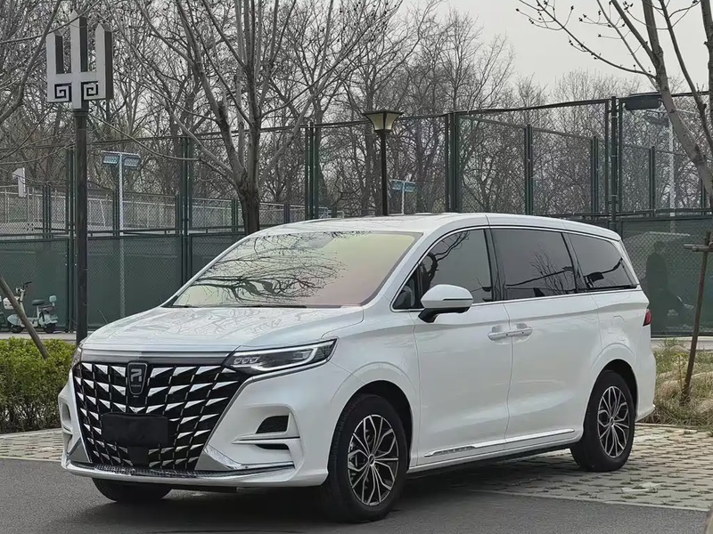 Roewe iMAX8
