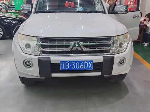 Mitsubishi Pajero 2010