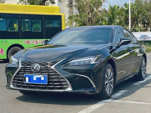 Lexus ES 2026
