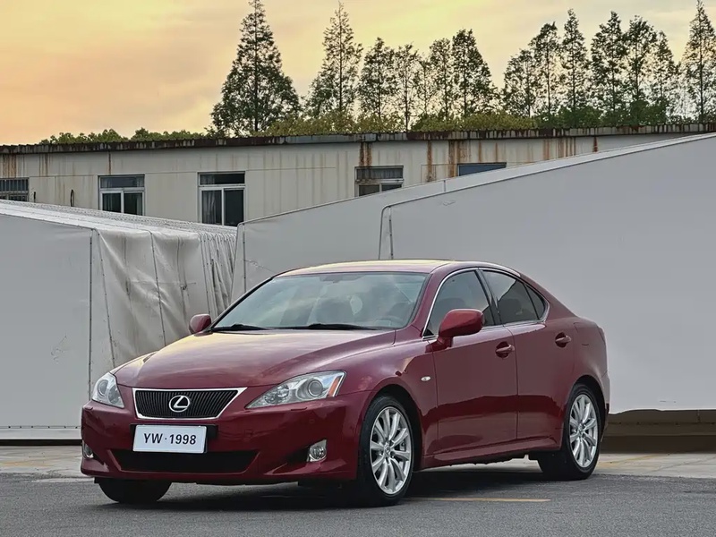 Lexus IS