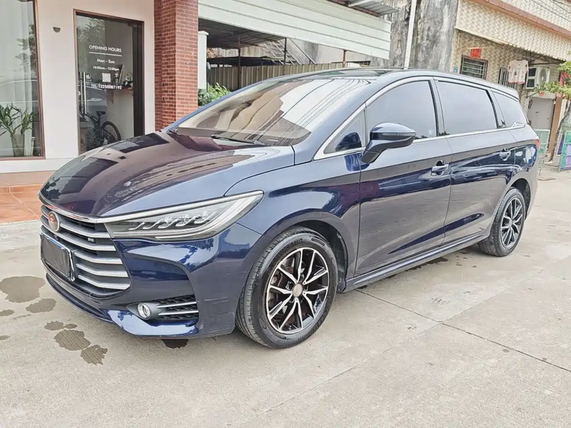 BYD MAX