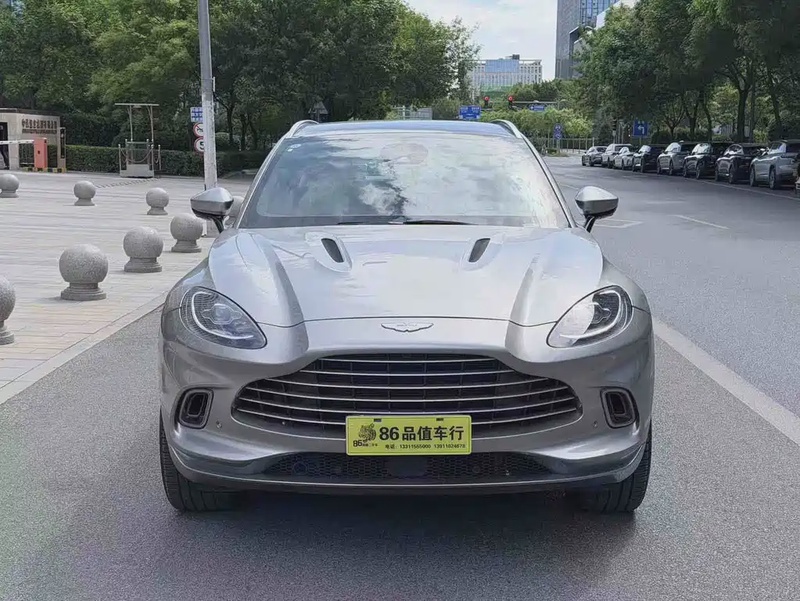 Aston Martin DBX