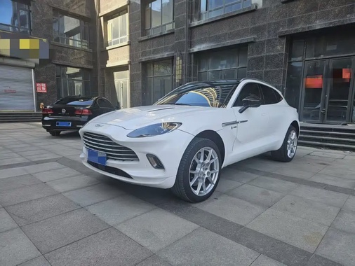 Aston Martin DBX 2021