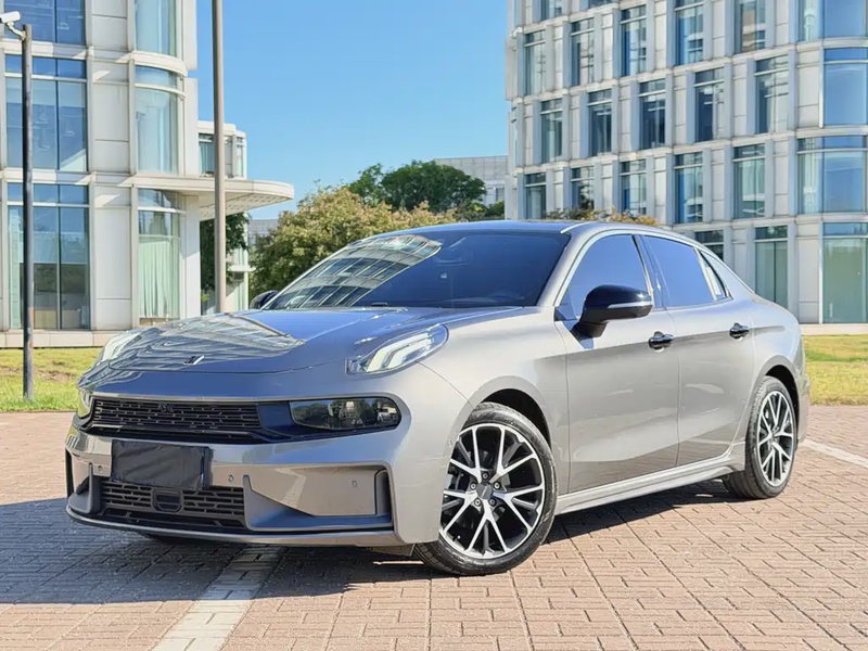 Lynk & Co 03