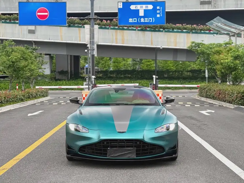 Aston Martin Vantage