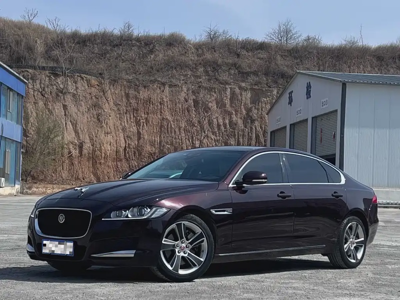 Jaguar XF