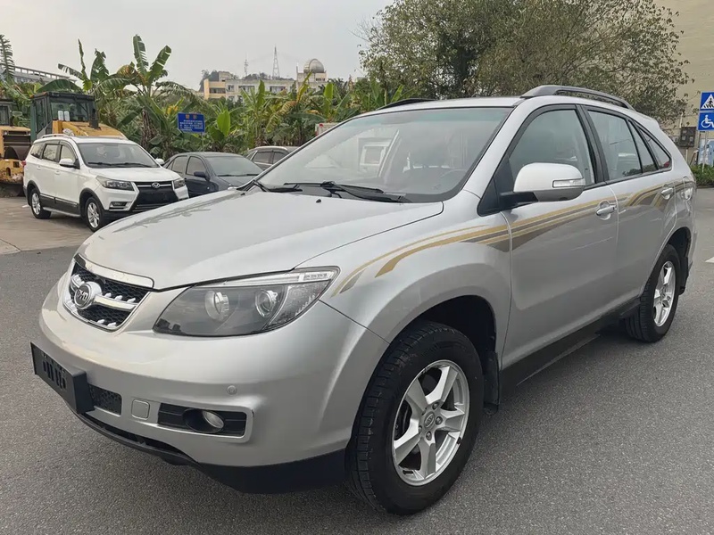 BYD S6