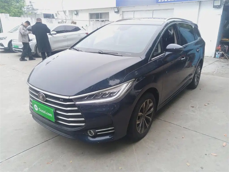 BYD MAX