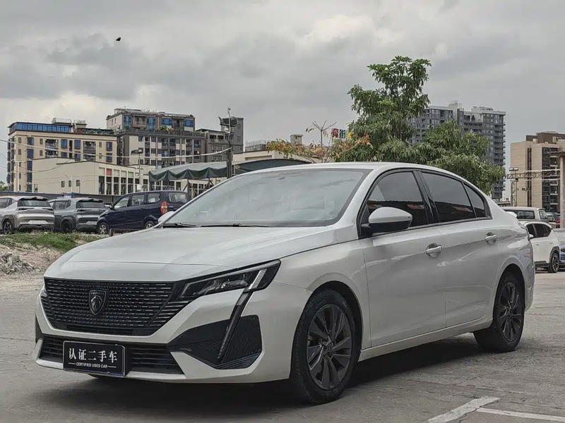Peugeot 408