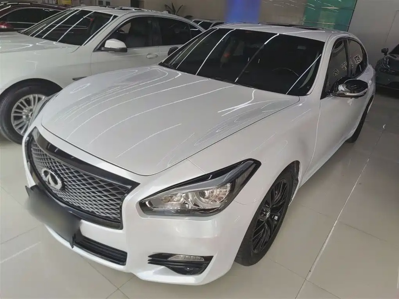 Infiniti Q70