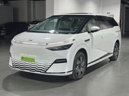 XPeng X9 2025