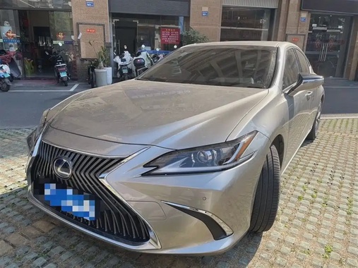 Lexus ES 2020