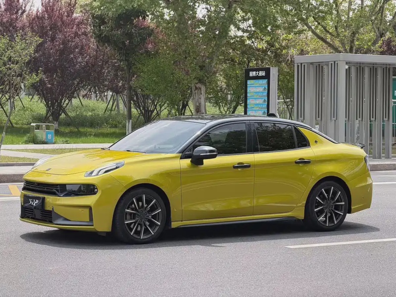Lynk & Co 03