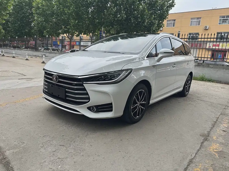 BYD MAX
