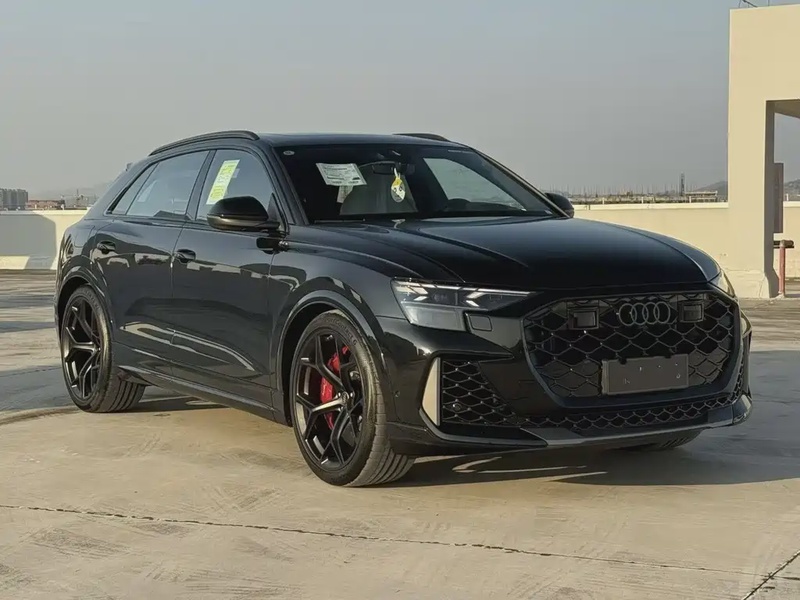 Audi RSQ8