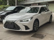 Lexus ES 2025