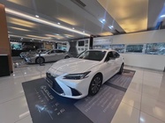 Lexus ES 2025